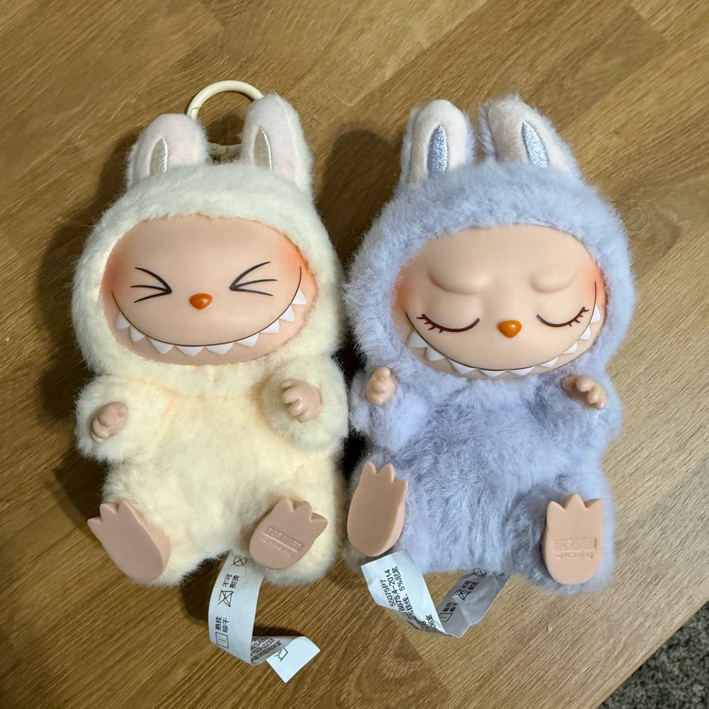 2 Have a seat labubu